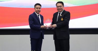 สุโขทัย 2 รับโล่รางวัล