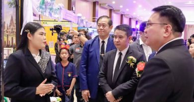 ร่วมงานมหกรรมการเรียนรู้บูรณาการความฉลาดรู้ด้านการอ่านฯ