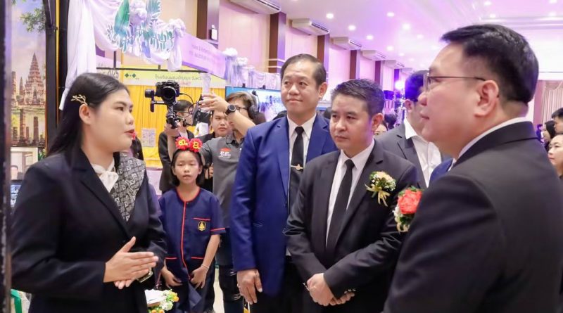 ร่วมงานมหกรรมการเรียนรู้บูรณาการความฉลาดรู้ด้านการอ่านฯ
